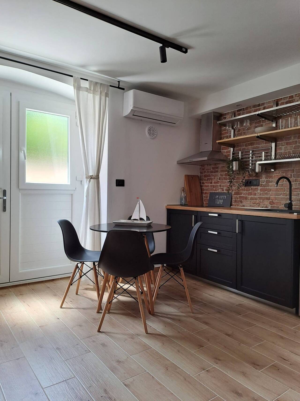 Leut apartment - photo 2